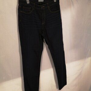 LL Bean Signature Ladies Size 12 Dark Wash Slim Leg Blue Jeans